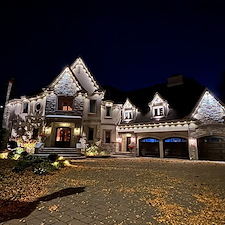 Une-Installation-blouissante-dclairage-Extrieur-Permanent-Montreal-Qc-avec-Gemstone-Lights 7